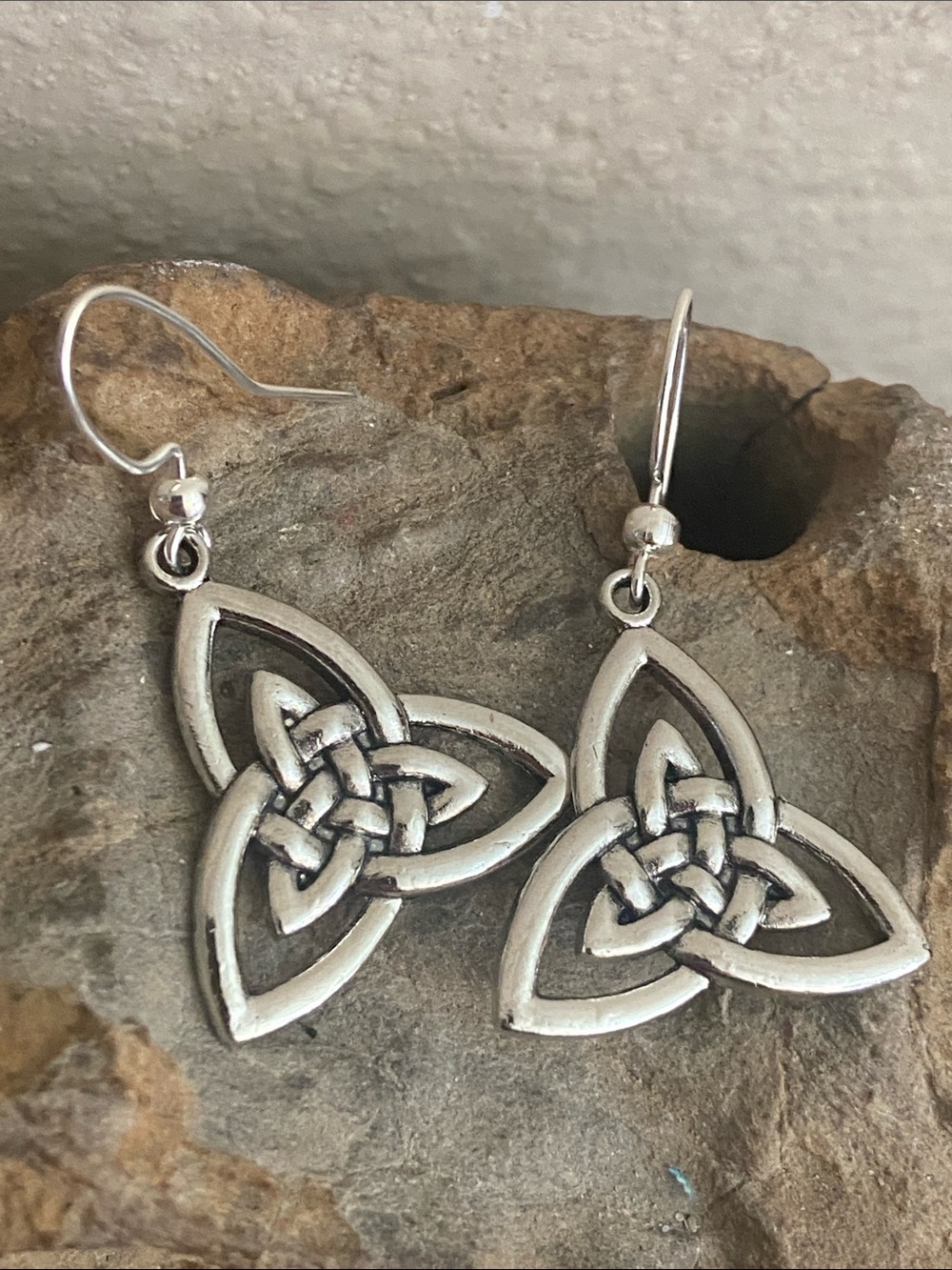 5/$10❤️❤️❤️NEW Handmade Silver Tone Zinc Alloy Celtic Trinity Knot Earrings